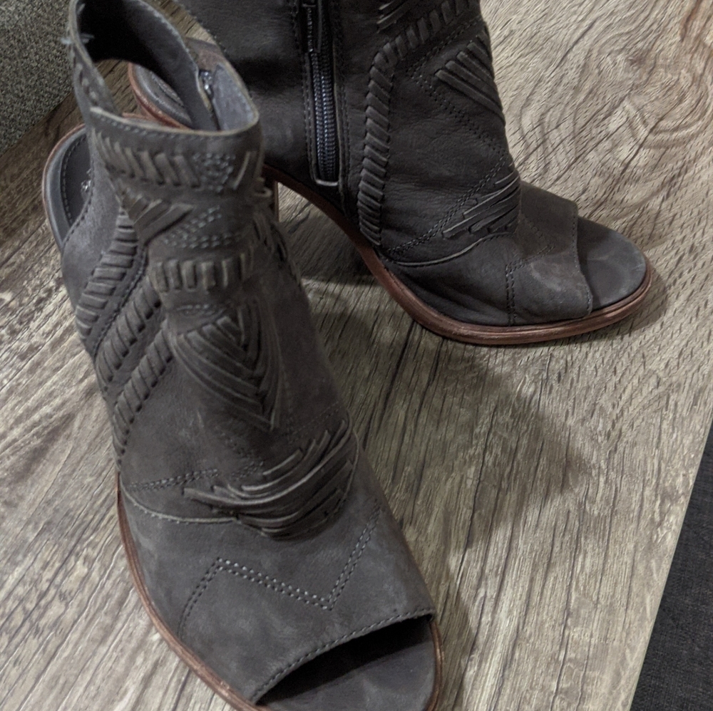 Vince Camuto Shoes